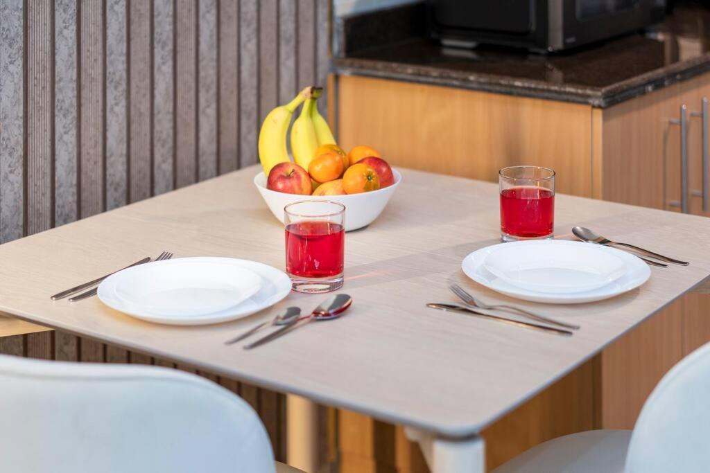 First Class Stylish In With Gym, Pool, And Free Parking Apartment